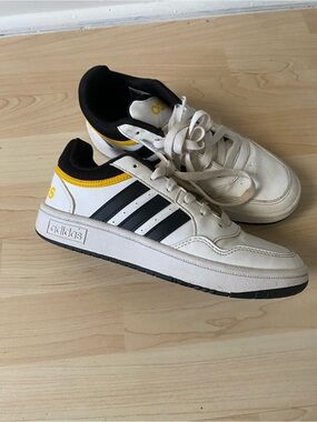 Adidas Youth Hoops 3.0 K Synthetic Leather Sneaker in Black / Bold Gold / White